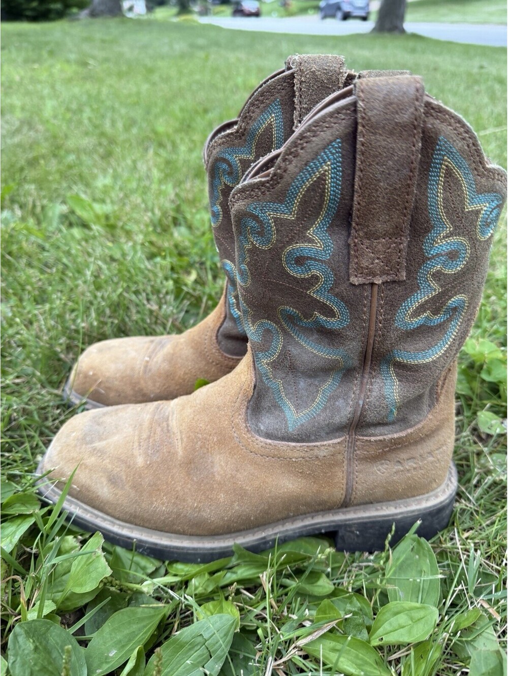 Women’s Ariat Steel Toe Cowboy Boots With Teal And Yellow stitching Size 7.5B